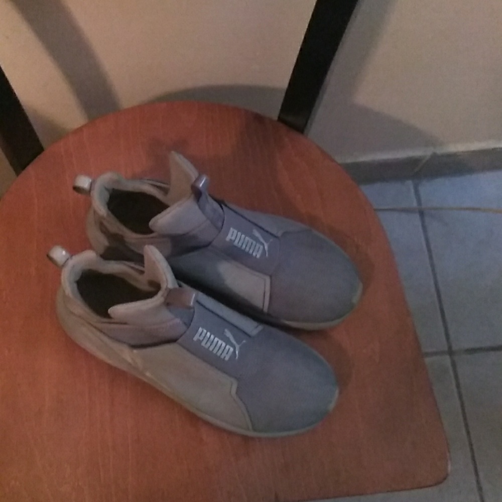 Kylie Jenner pumas size women's 8